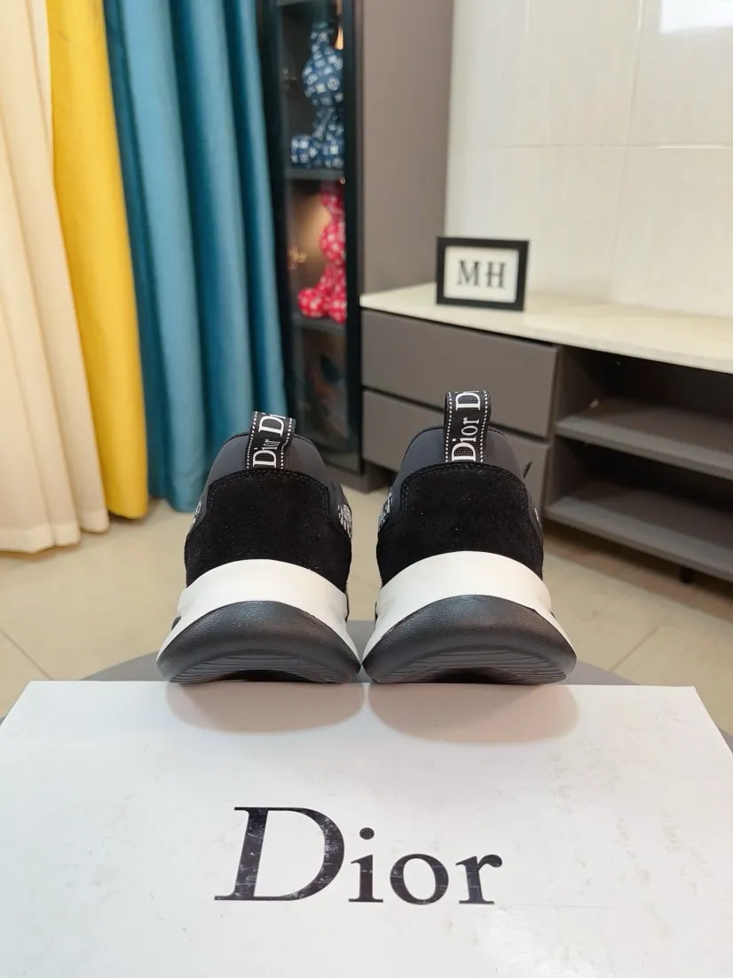 Men's men's shoes 💰440🌹🌹【Dior】Best-selling official website world premiere🔝High-end men's shoes brand official website latest series: The upper is made of imported cowhide with specially designed fabrics➕Mesh breathable lining. Make walking more convenient and comfortable! Compared with the official quality, Midea’s 1:1 replica. Create a fashionable personality to set off your uniqueness! A must-have for trendy men! Classic style. Men's sizes: 38-44.